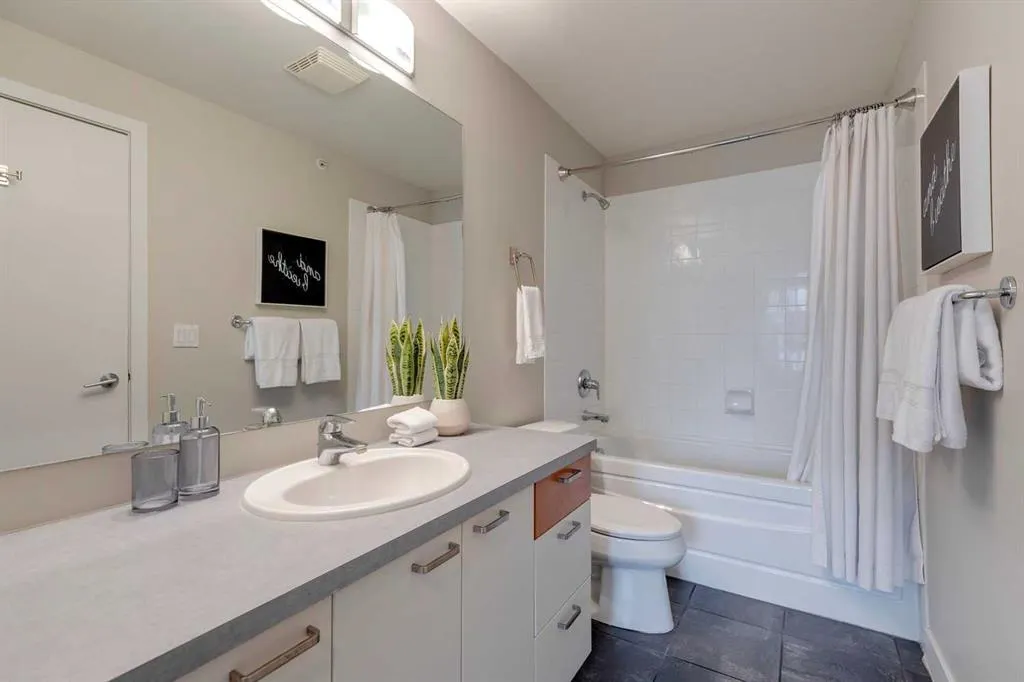 315 24 Avenue SW, #404