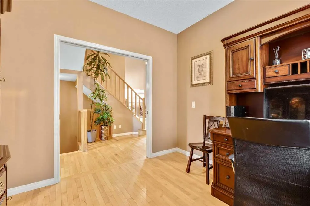 39 Discovery Ridge Rise SW