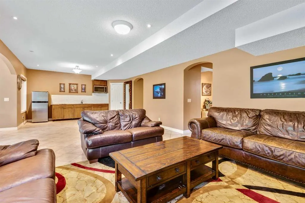 39 Discovery Ridge Rise SW