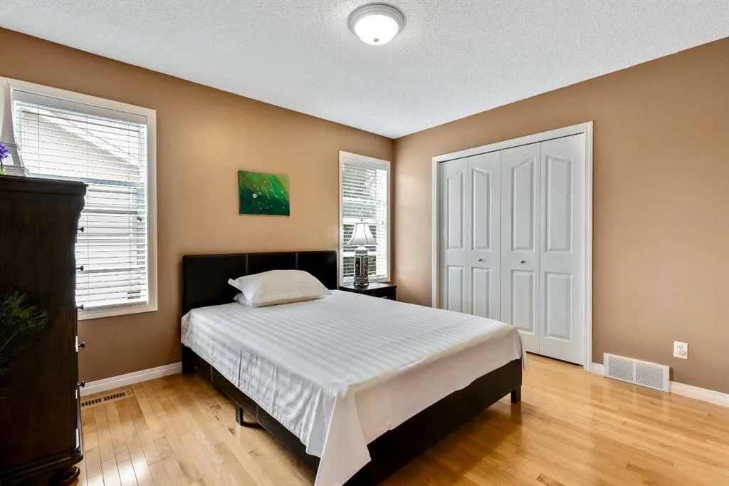 39 Discovery Ridge Rise SW