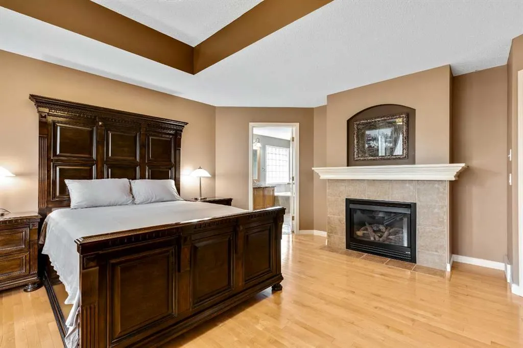 39 Discovery Ridge Rise SW