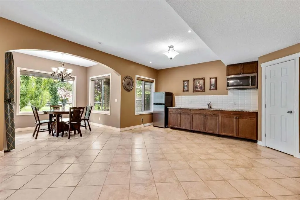39 Discovery Ridge Rise SW