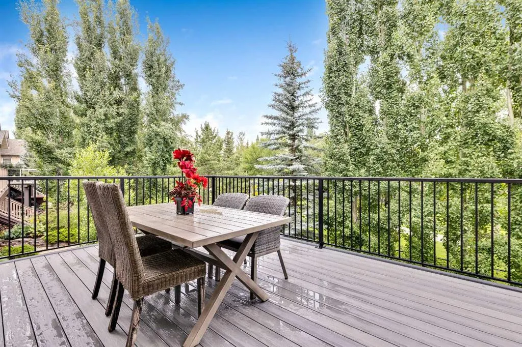 39 Discovery Ridge Rise SW