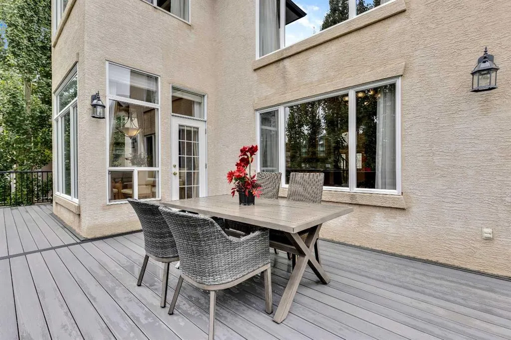 39 Discovery Ridge Rise SW