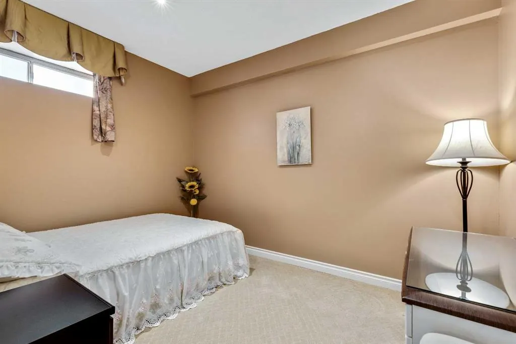 39 Discovery Ridge Rise SW