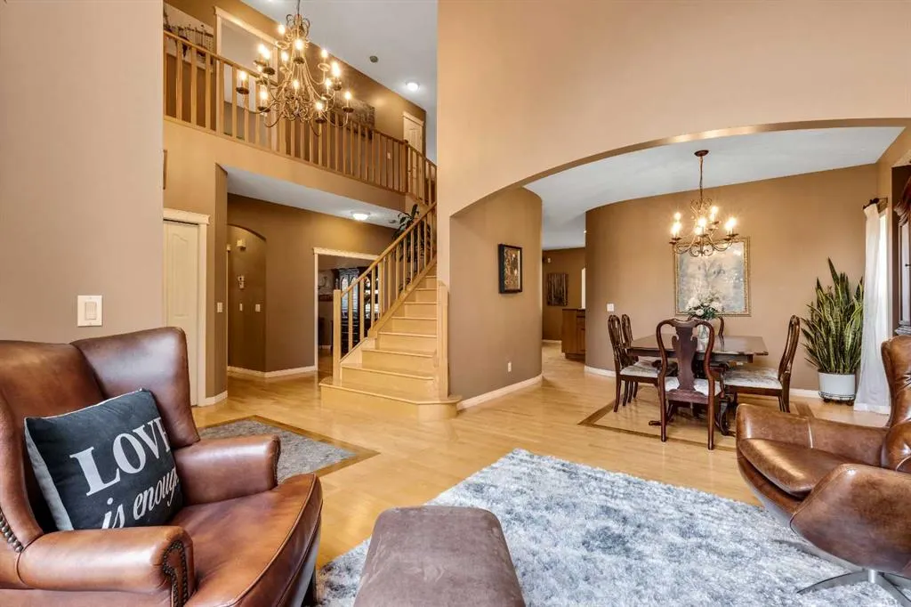 39 Discovery Ridge Rise SW
