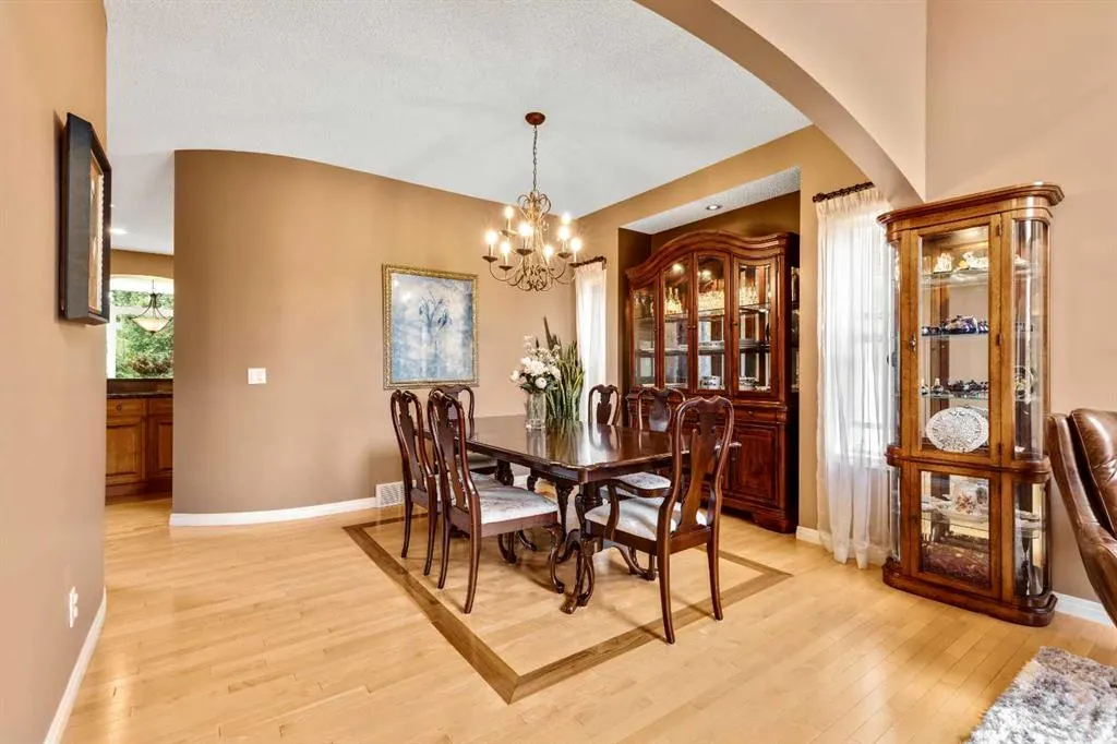 39 Discovery Ridge Rise SW