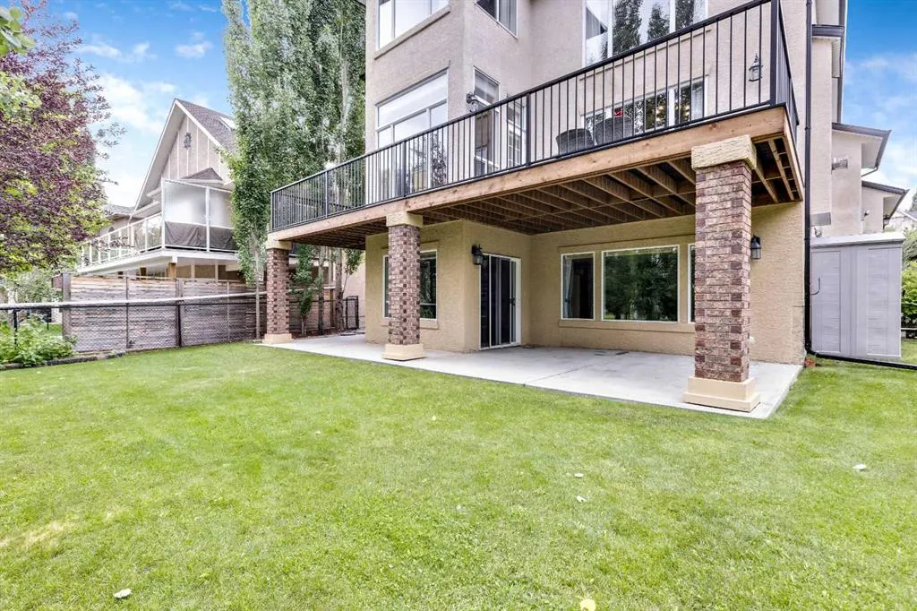 39 Discovery Ridge Rise SW