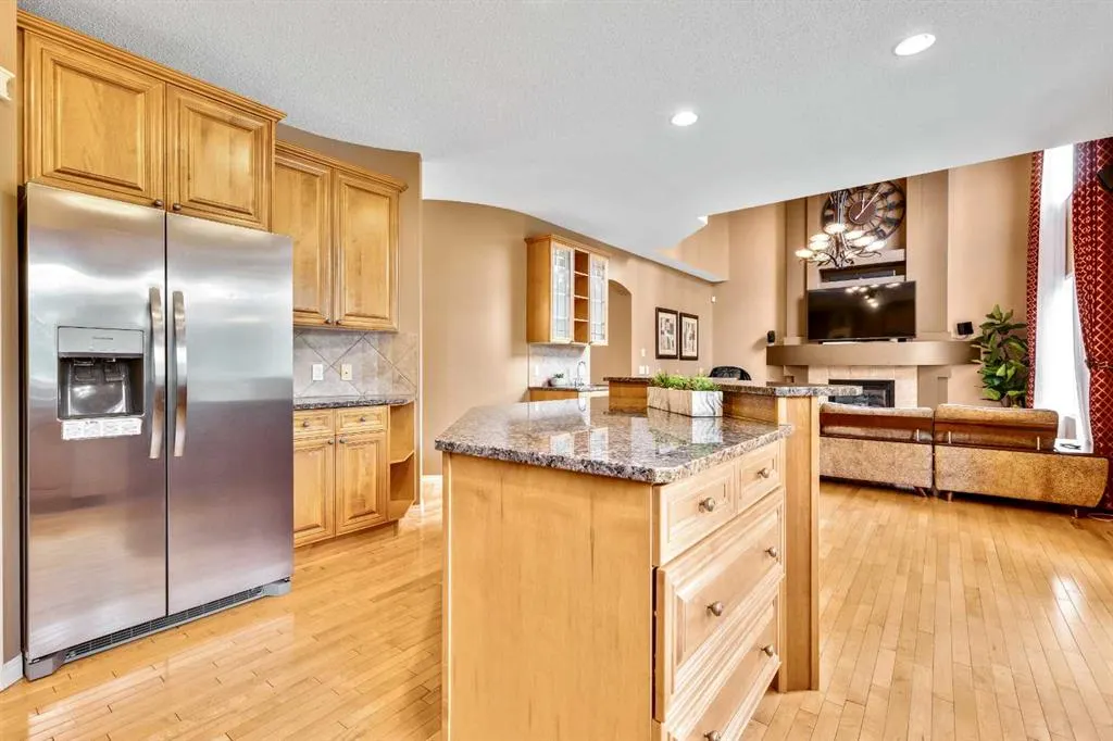 39 Discovery Ridge Rise SW
