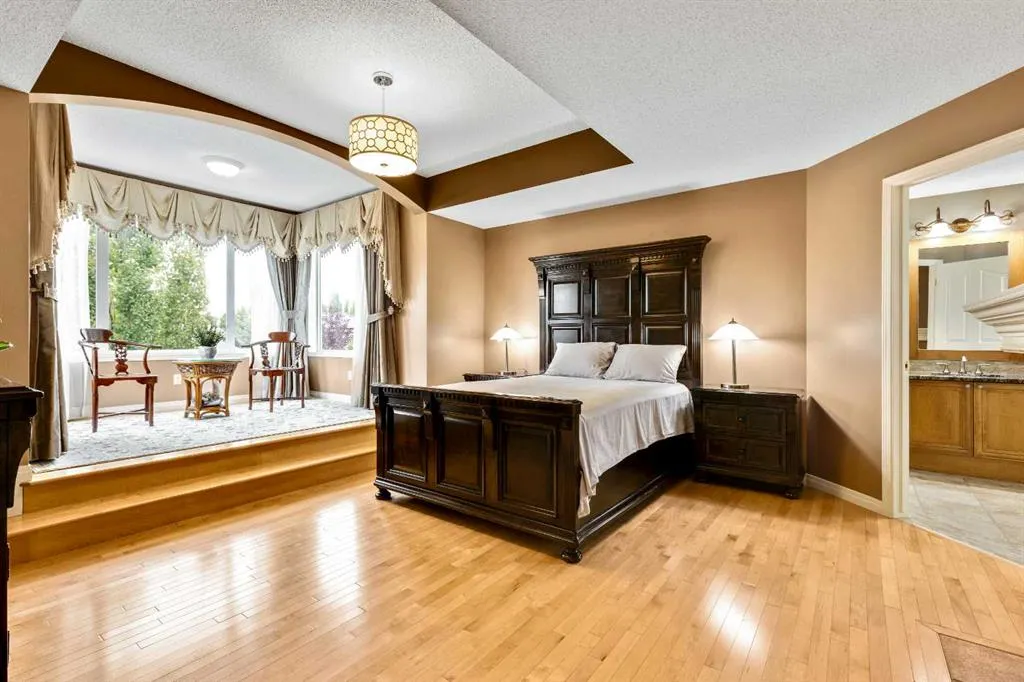 39 Discovery Ridge Rise SW