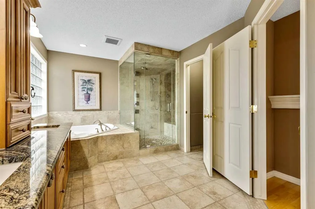 39 Discovery Ridge Rise SW