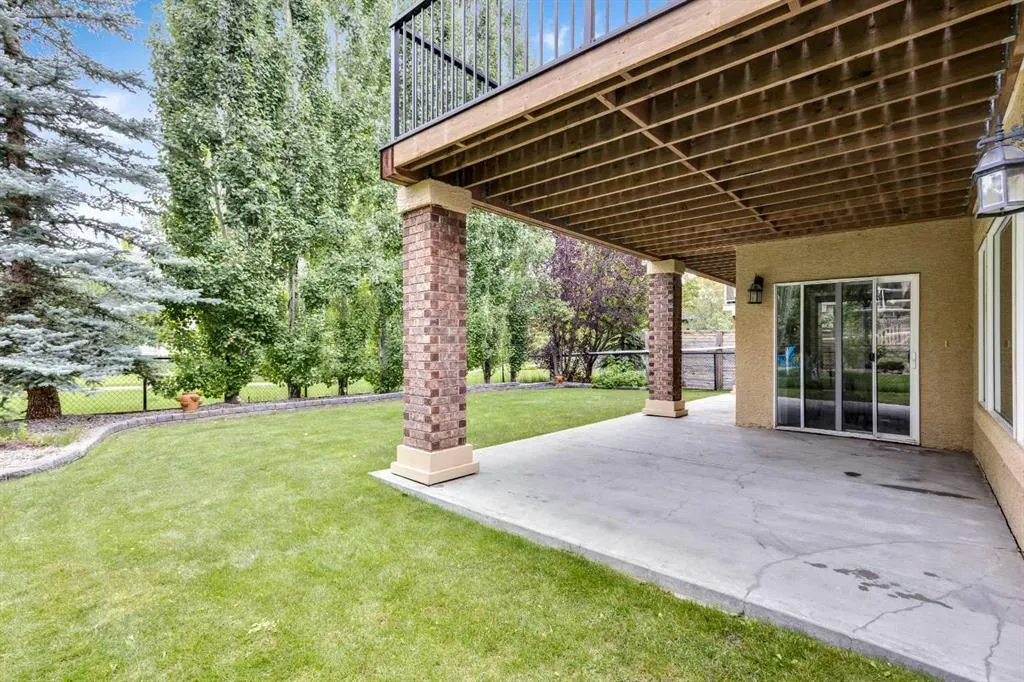 39 Discovery Ridge Rise SW