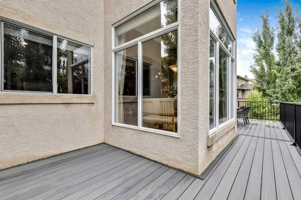 39 Discovery Ridge Rise SW