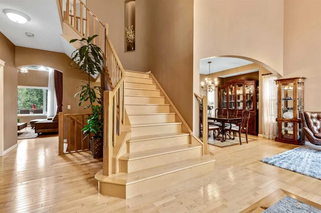 39 Discovery Ridge Rise SW