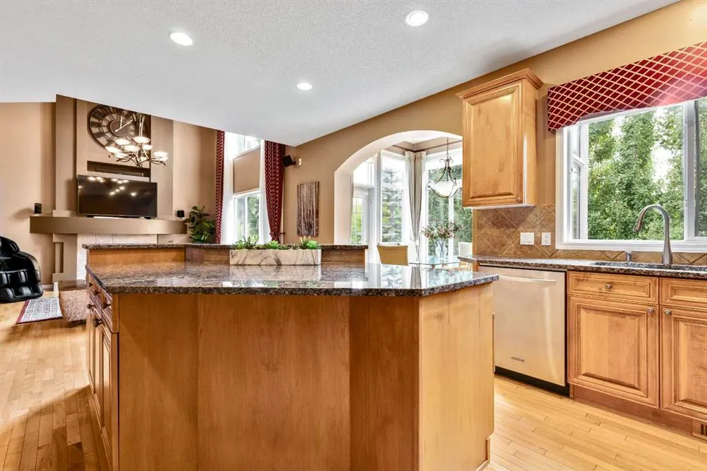 39 Discovery Ridge Rise SW