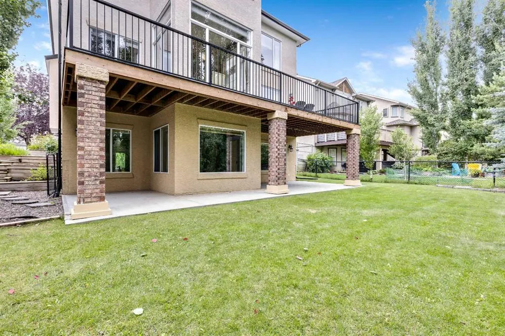 39 Discovery Ridge Rise SW