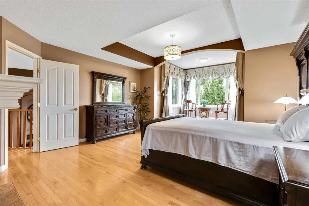 39 Discovery Ridge Rise SW
