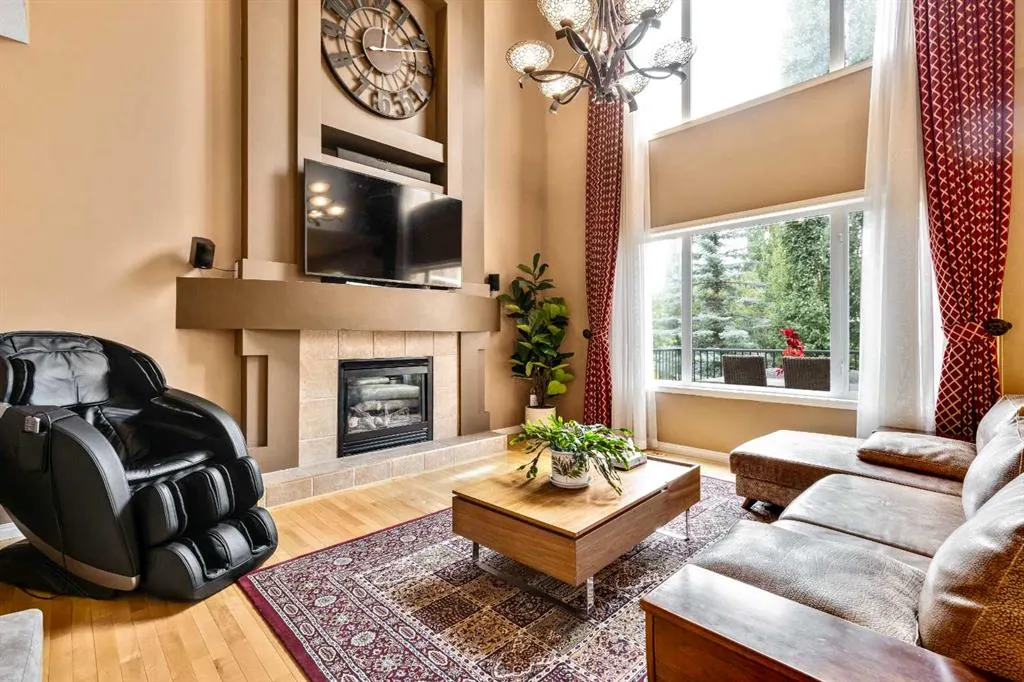 39 Discovery Ridge Rise SW