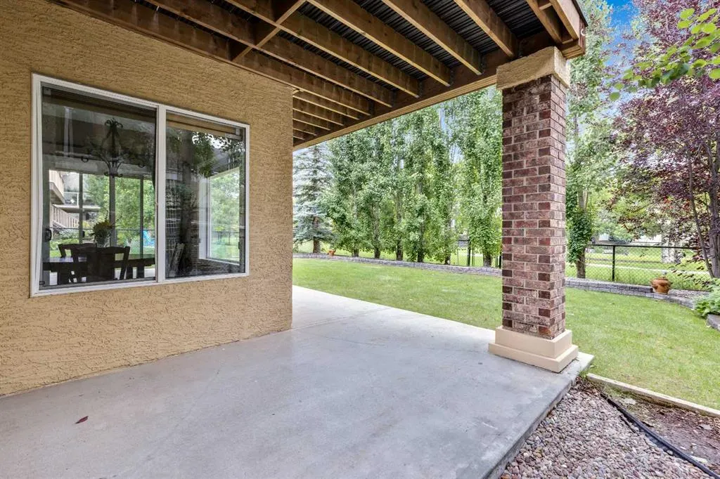 39 Discovery Ridge Rise SW