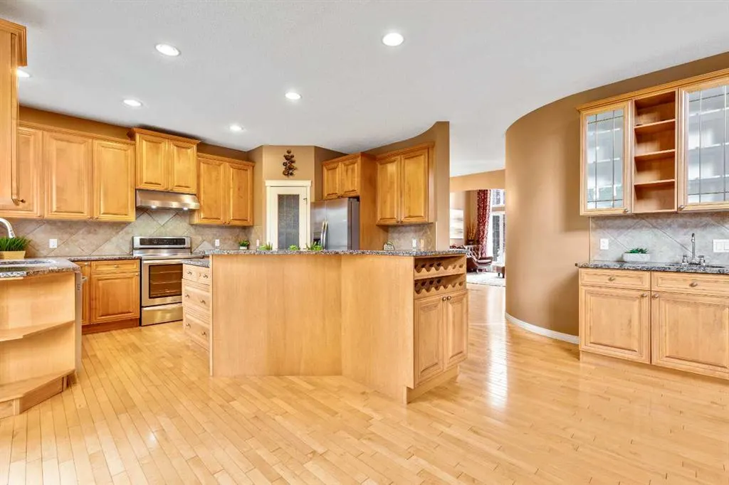 39 Discovery Ridge Rise SW