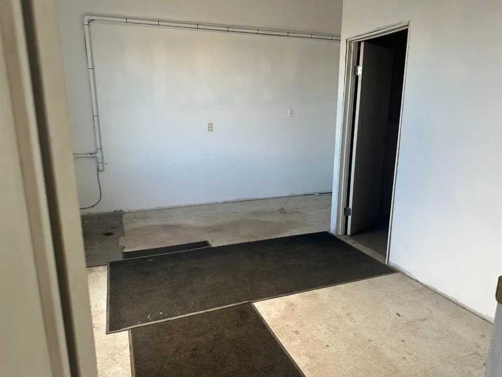 6002 60 Avenue, ##5