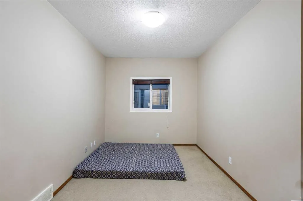 213 Hawkmere Close