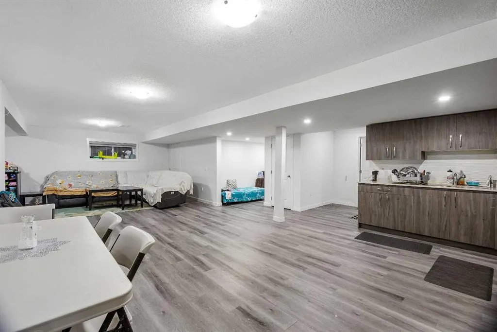 213 Hawkmere Close