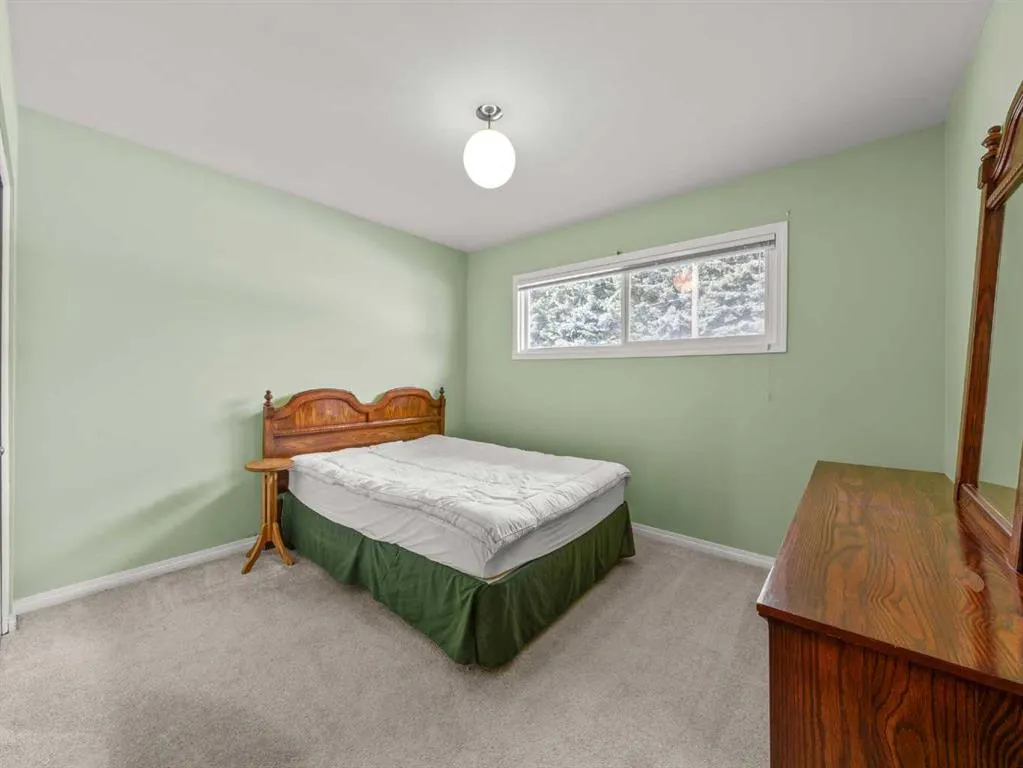 8047 Fairmount Drive SE