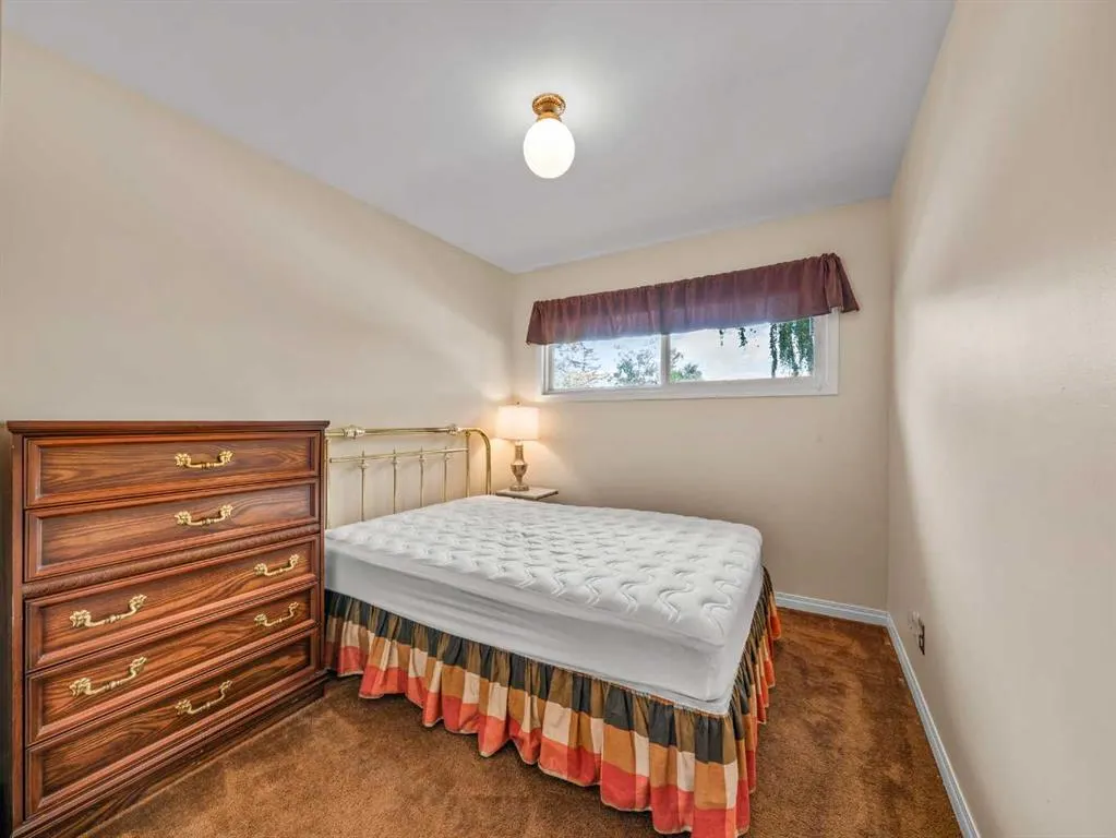 8047 Fairmount Drive SE