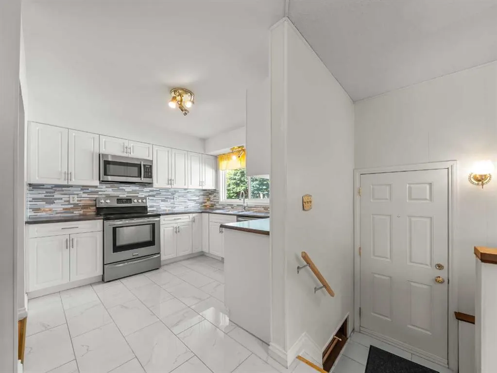 8047 Fairmount Drive SE