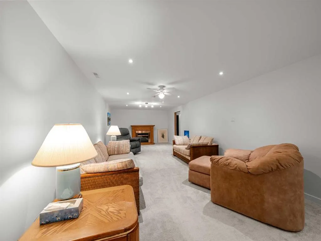 8047 Fairmount Drive SE