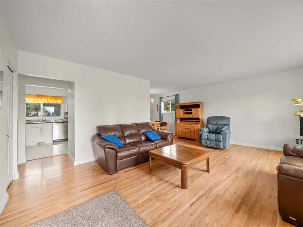 8047 Fairmount Drive SE