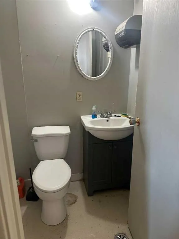 6002 60 Avenue, ##3