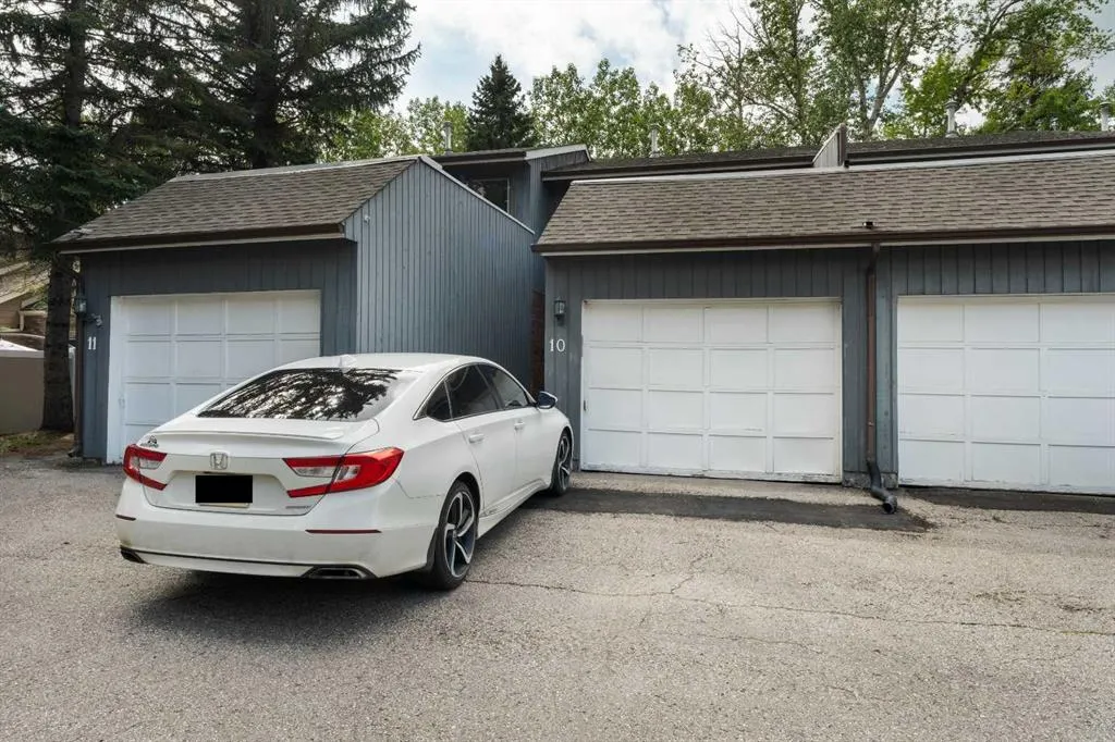 803 Varsity Estates Drive NW, #10