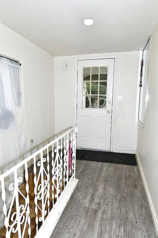 127 2 Street E