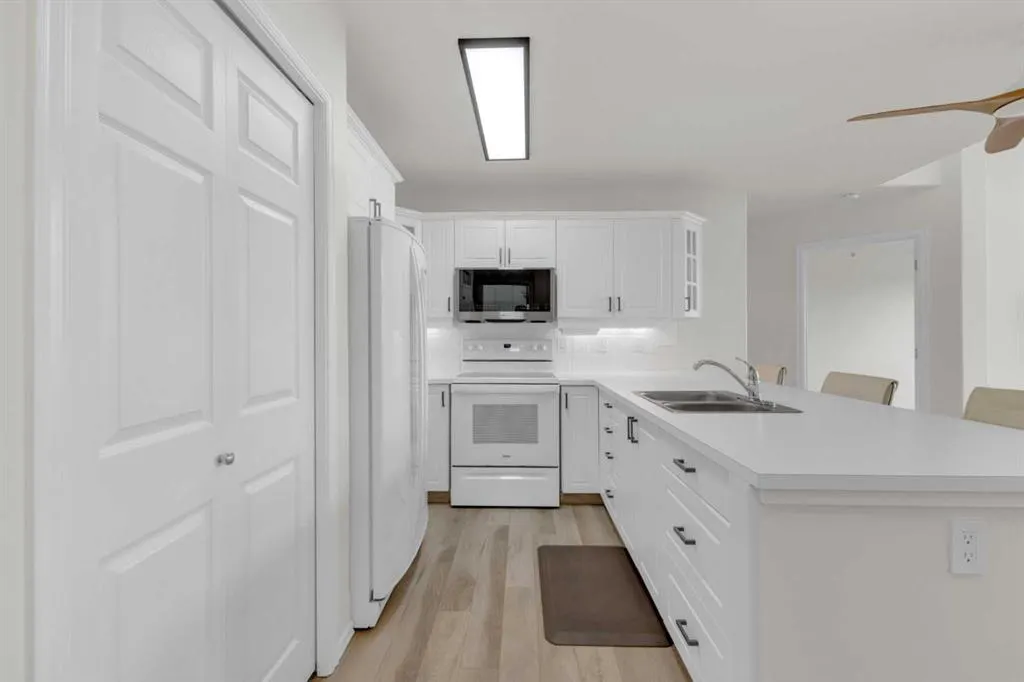 6118 53 Avenue, #408