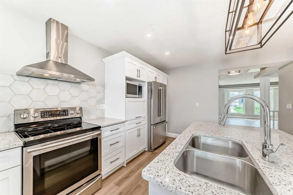 237 Tarington Close NE