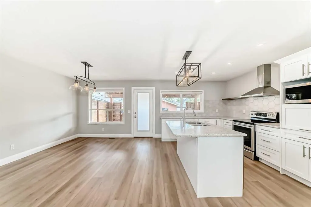 237 Tarington Close NE