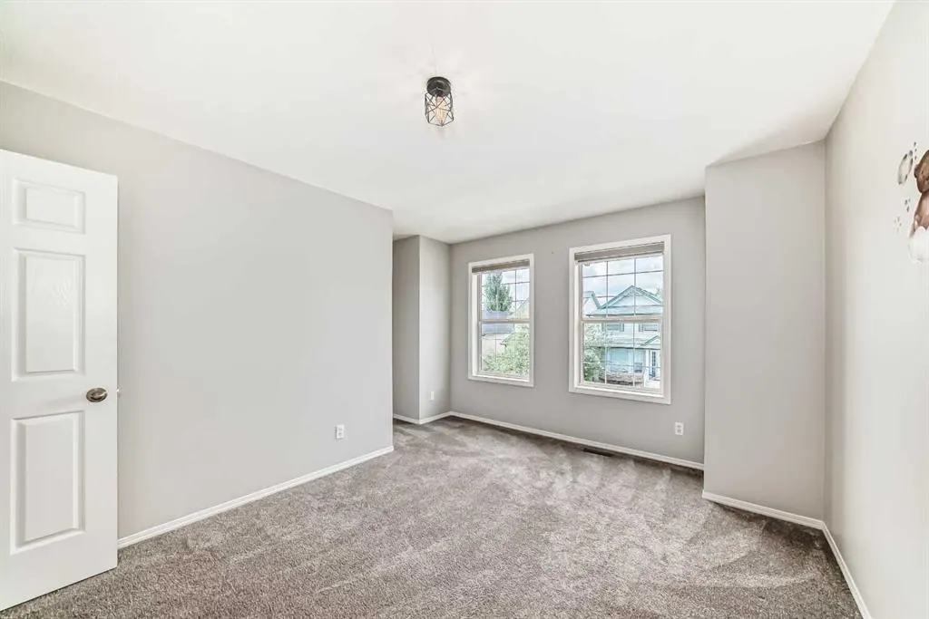 237 Tarington Close NE