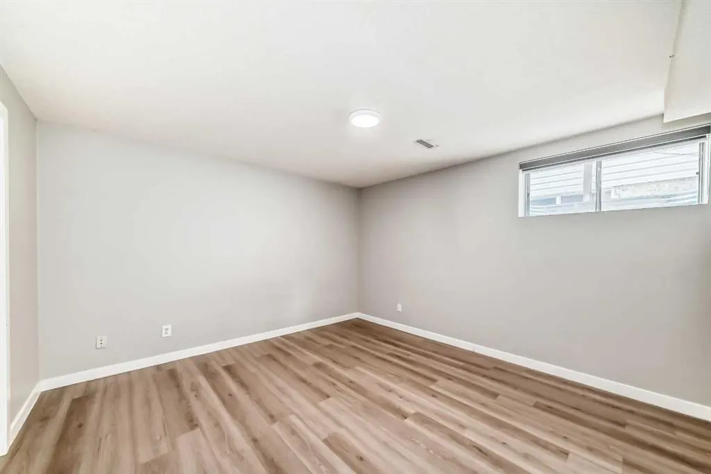 237 Tarington Close NE