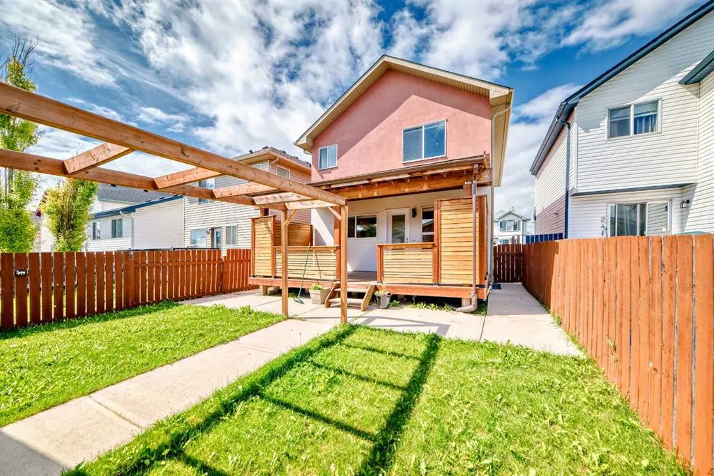 237 Tarington Close NE