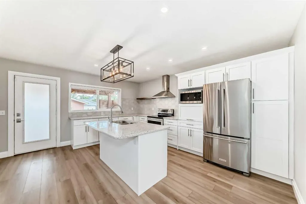 237 Tarington Close NE