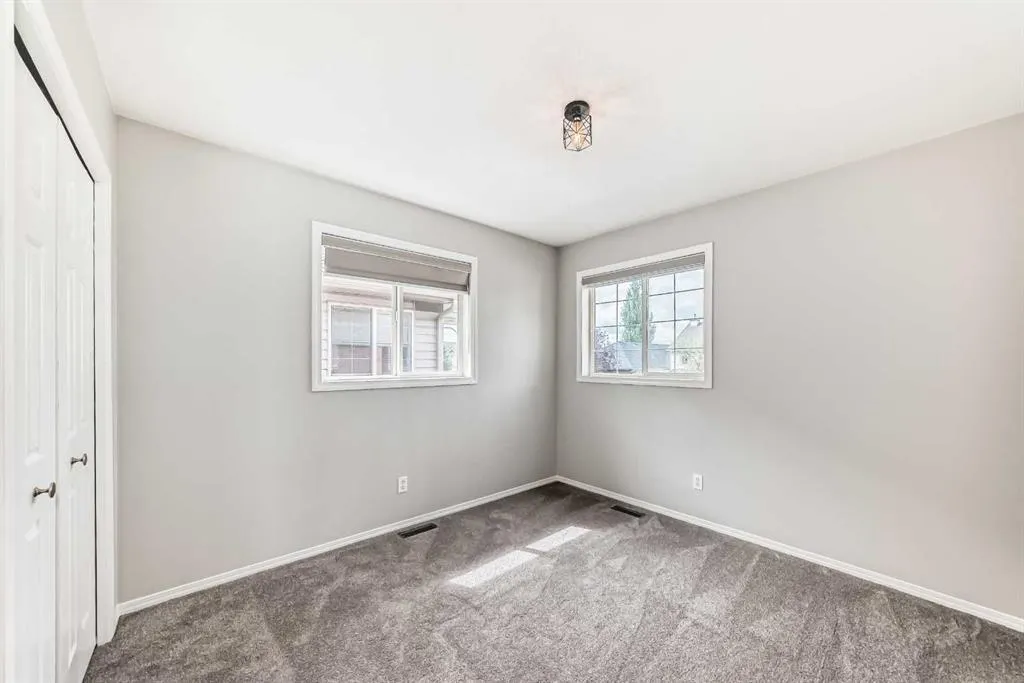 237 Tarington Close NE