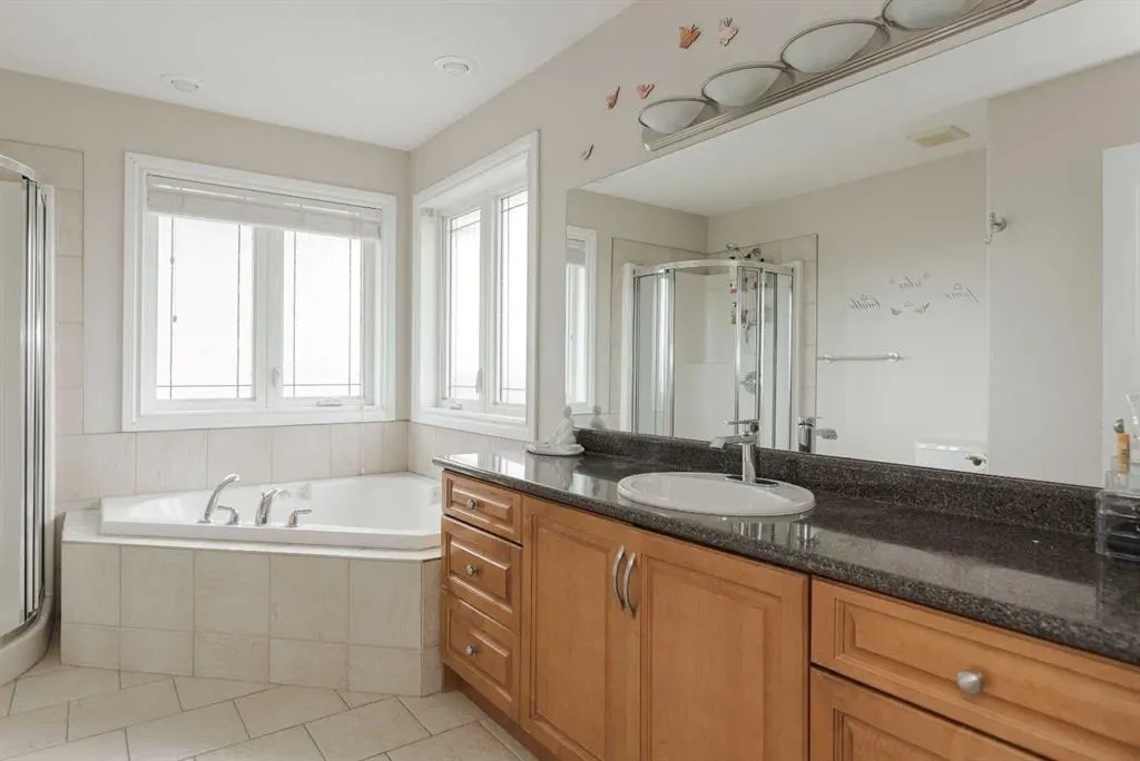 233 Lynx Crescent