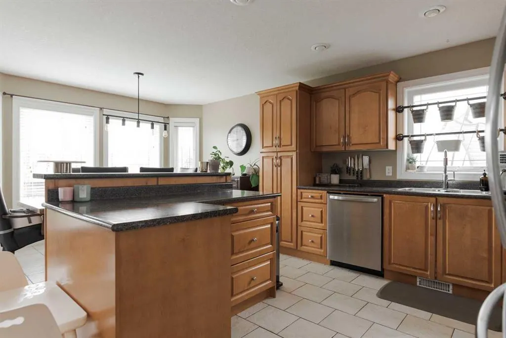233 Lynx Crescent