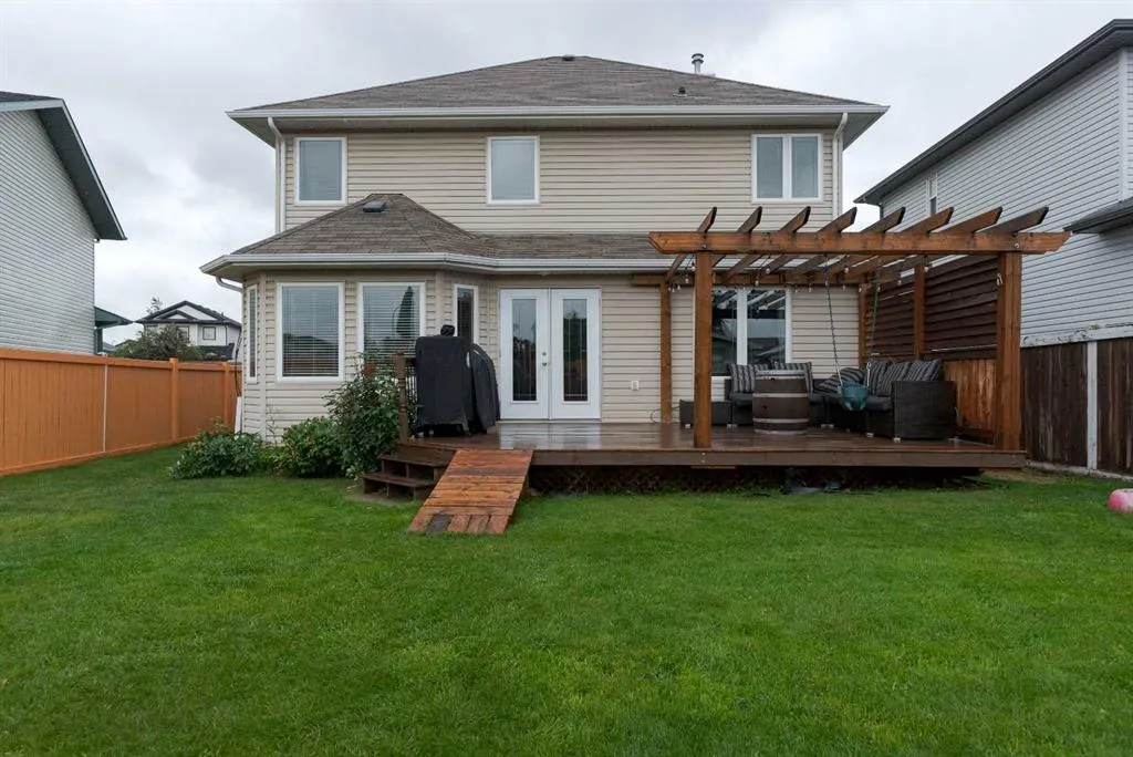 233 Lynx Crescent