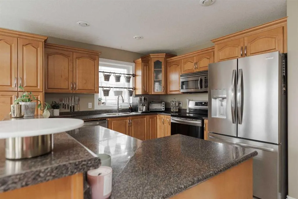 233 Lynx Crescent