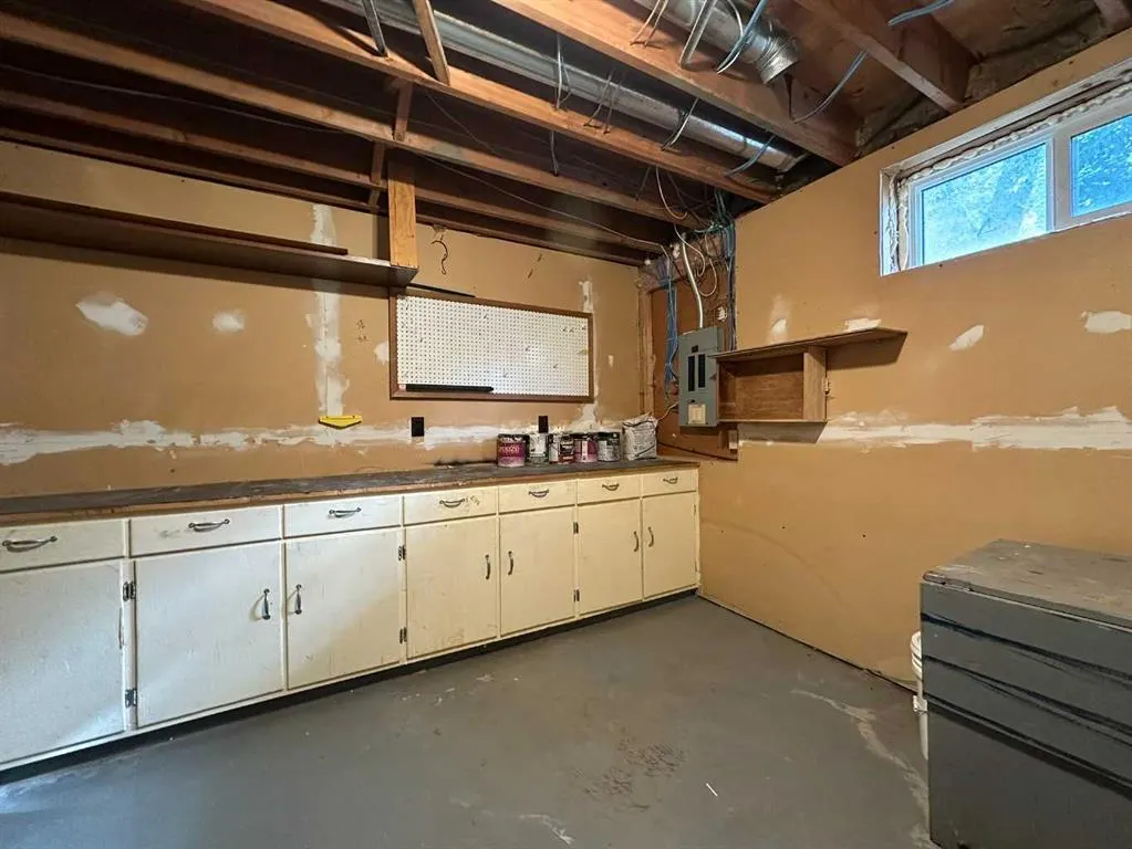 806 Almond Almond Avenue