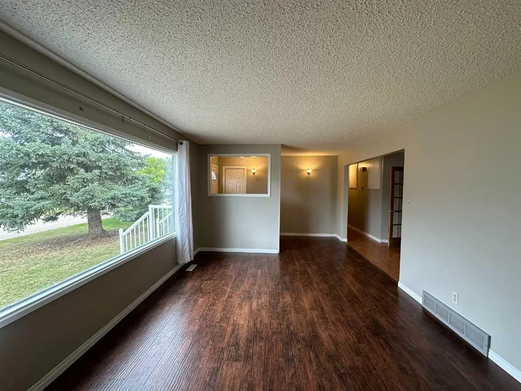 806 Almond Almond Avenue