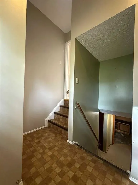 806 Almond Almond Avenue